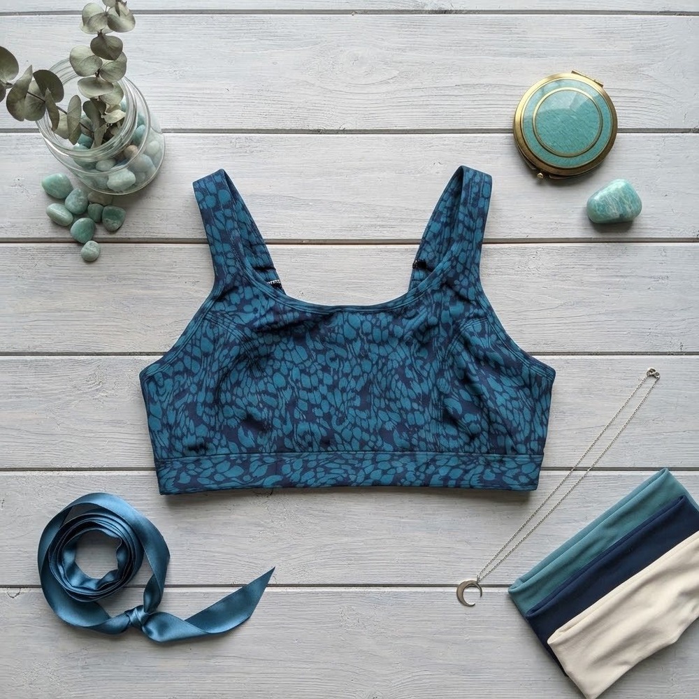 Title Nine Blue Abstract Animal Print Sports Bra Swim Top 36C Adjustable Straps